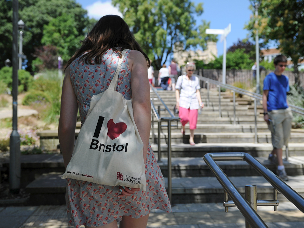 Exklusive Study Abroad-Stipendien für College Contact-Bewerber