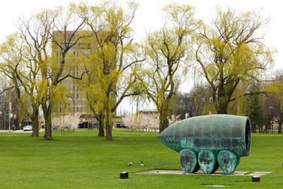 Ein guter Orientierungspunkt: der Arthur Schmon Tower der Brock University Sitz der Bibliothek und Verwaltung der Brock University: der Arthur Schmon Tower