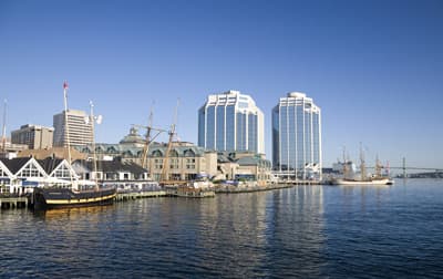 Maritime Studentenstadt: Halifax bietet sehr viel Lebensqualität. Skyline von Halifax in Nova Scotia, Kanada