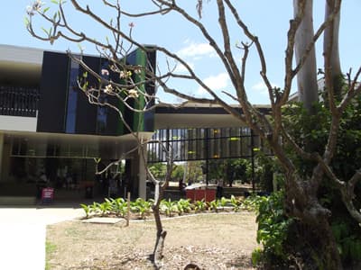 Moderne Architektur in den Tropen: Der Campus der JCU in Townsville Campus der James Cook University in Townsville
