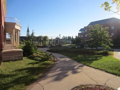 Im Auslandsstudium an der UNB leben Studenten auf einem Campus mit dem Flair einer Kleinstadt. Campus der UNB in Fredericton