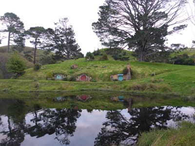 Eine Attraktion in Neuseeland: das Filmset von Hobbiton Hobbiton: Drehort der Filmtrilogien " Herr der Ringe" und "Der Hobbit"