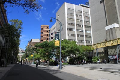 Der City Campus der RMIT ist fest mit der Stadt Melbourne verwoben Melbourne City Campus