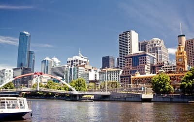 Die Metropole Melbourne ist ein Magnet für Studenten und Promovenden weltweit. Panoramablick auf die Stadt Melbourne