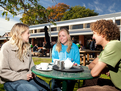 Kleiner Campus, Großer Zusammenhalt: Die Gemeinschaft wird an der Lincoln University groß geschrieben. Studenten beim Teetrinken auf dem Campus.