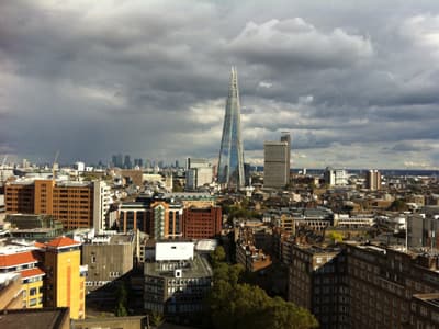 Ein Ausflug nach London oder ein Auslandssemester dort absolvieren? Laut Antonia ein großer Unterschied. Londons Skyline von der Tate Gallery aus.