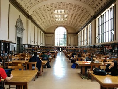 Während der Summer Session an der UC Berkeley beste Quelle in einem von über 9 Millionen wissenschaftlichen Texten finden. Bibliothek der UC Berkeley