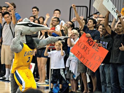 Peter the Anteater in Action Peter the Anteater, Maskottchen der University of California Irvine