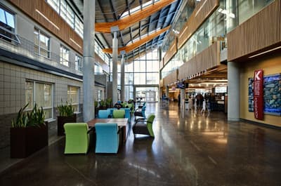Impression vom Campus in Surrey Campus der Kwantlen Polytechnic University