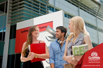 Bei Fragen rund um das Studium an der Griffith University könnt ihr euch an die Student Centre wenden. Studenten vor dem Student Centre