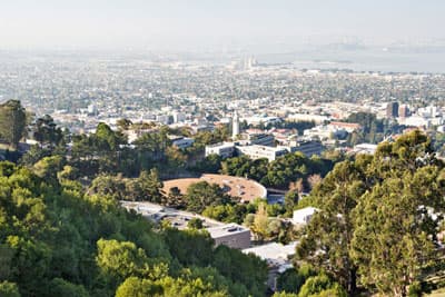 Die idyllische Stadt Berkeley liegt mitten im Silicon Valley. Berkeley aus der Vogelperspektive
