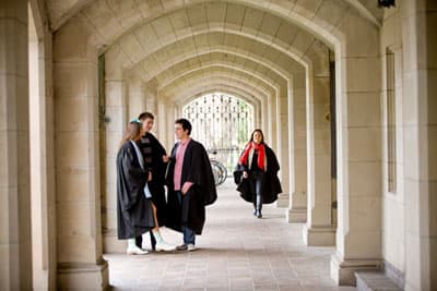 Für angehende Juristen ist die University of Melbourne eine ausgezeichnete Universität! Jurastudenten an der University of Melbourne