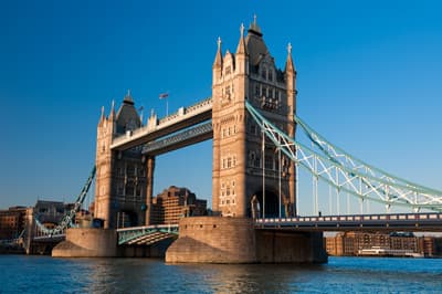 In seiner Freizeit kann Johannes die Londoner City ausgiebig erkunden. Tower Bridge in London (Großbritannien)