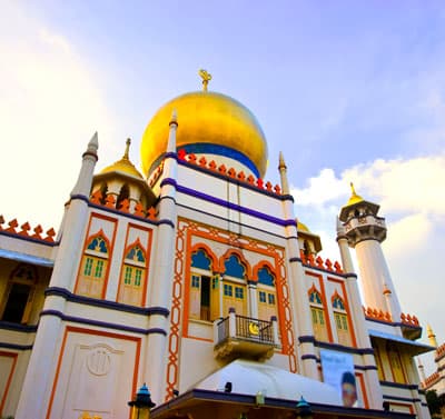 Die Sultan-Moschee Masjid Sultan Eine Moschee mit goldenem Dach