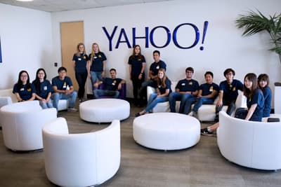 Ein Trip zum Startup Yahoo - eine einmalige Chance für SJSU Studierende! Studierende der SJSU in den Räumlichkeiten von Yahoo!