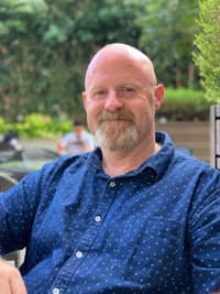 Dr. Robert Parkes unterrichtet an der FEDUA. Profilbild von Dr. Robert Parkes