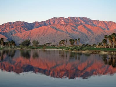 Cody lügt nicht, wenn er von Postkarten-Motiven redet! Berg im Coachella Valley