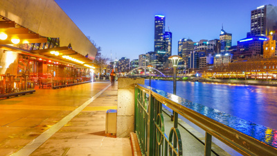 Die pulsierende Hauptstadt Victorias Melbourne bei Nacht