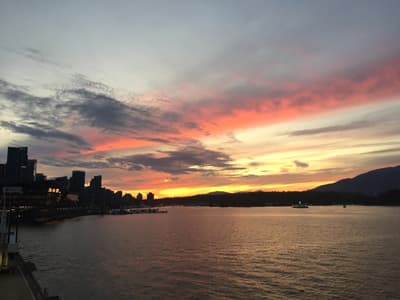 Vancouver hat ein Freizeitangebot, das jeden anspricht! Sonnenuntergang in Vancouver