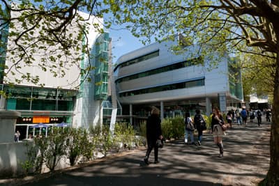 World Class made in New Zealand Campus der University of Auckland mit der futuristischen Business School