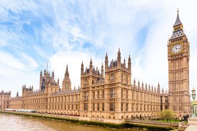 Besuch des Britischen Parlaments, Reise nach Brüssel und Führung durch die UNO und die NATO - der MSc in Global Governance bietet spannende Field Trips! Britisches Parlament und Big Ben in London