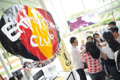 Die RMIT Vietnam bietet zahlreiche spannende Studentenclubs und Networkingaktivitäten. Entrepreneurclub der RMIT Vietnam