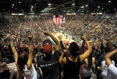 Ein Besuch in der Viejas Arena ist ein absoluter Pflichttermin an der SDSU! Jubelnde Fans in der Viejas Arena
