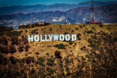 Neben den Hollywood Hills gibt es noch zahlreiche andere Wahrzeichen der Stadt, die darauf warten, von euch entdeckt zu werden! Hollywood Hills in Los Angeles