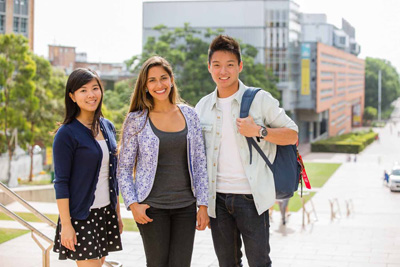 Auf dem Campus werden internationale Studierende bestens betreut. Studierende auf dem Campus der UNSW Sydney