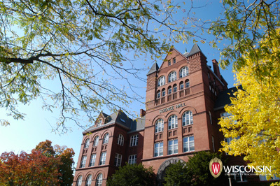 Die prestigeträchtige UW-Madison fordert und fördert ihre Studierenden. Science Hall der UW-Madison