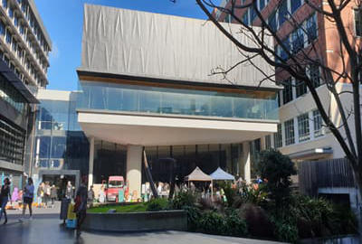 Auf dem Kelburn Campus findet ihr alle wichtigen Gebäude wie zum Beispiel das Student Support Office oder die große Bibliothek Der Kelburn Campus der Victoria University of Wellington