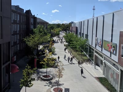 Kanadisches Campusleben Blick auf den Campus der University of Winnipeg