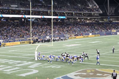 Go Bombers! Footballspiel der Winnipeg Blue Bombers