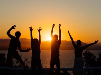 Studenten der Southern Cross University beim Sonnenuntergang