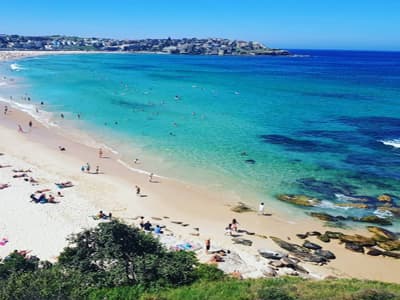 Der Coogee to Bondi Beach Walk ist nur eines der Highlights Sydneys! Foto vom Bondi Beach