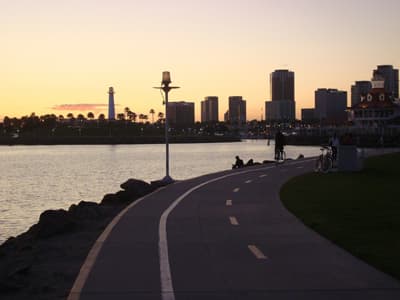 Natürlich müsst ihr im Auslandssemester auch die Metropolen Kaliforniens besuchen! Skyline von Long Beach