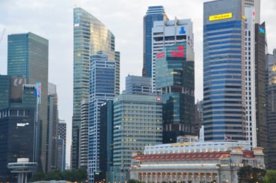 Mitten im Geschehen! Hochhäuser im Central Business District Singapurs
