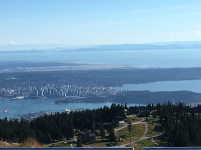 Wintersport-Fans sind hier definitiv an der richtigen Adresse! Ausblick vom Grouse Mountain