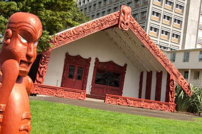 Teil der neuseeländischen Identität Maori-Stätte an der University of Auckland