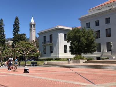 Modernste Lehrmethoden und beste Ausstattung sind während des Auslandssemesters an der UC Berkeley garantiert! Campus der UC Berkeley