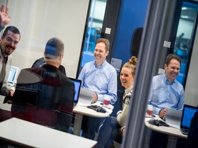 Keine Scheu, in Island ist es völlig normal, auch außerhalb der Sprechstunden mit den Profs reden zu können. Studierende und Professoren an der Reykjavik University