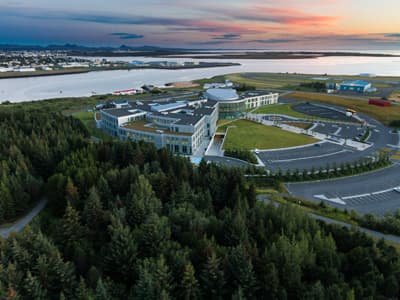 Das Auslandssemester in Reykjavik bietet euch eine tolle Kombination aus Tradition und Innovation Luftaufnahme des Campus der Reykjavik University