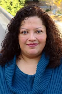 Im Interview erzählt uns Claudia von den spannendsten Forschungsprojekten der Physikfakultät Claudia Trujillo von der University of California Berkeley