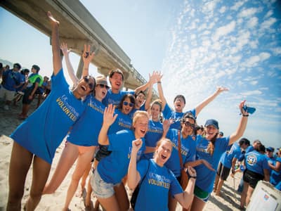 Ausflüge mit den Clubs der Unis bringen euer Englisch auf das nächste Level! Studierende der UC San Diego bei einem Ausflug
