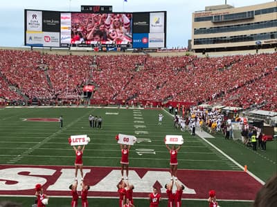 Ein Besuch bei einem Badgers-Spiel ist Pflicht während des Auslandssemesters in Madison! Bild von einem Football-Spiel der University of Wisconson-Madison