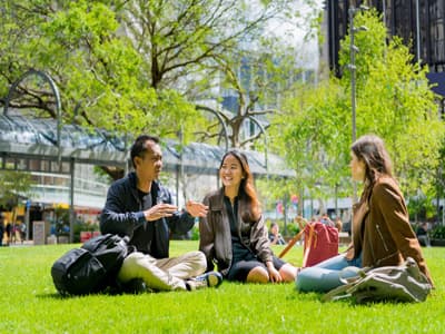 An der VUW könnt ihr nebenher wichtige Zusatzqualifikationen sammeln Studenten auf dem Campus der Victoria University Wellington