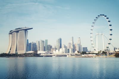 Singapur hat noch viel mehr als eine malerische Skyline zu bieten Panorama von Insel-und Stadtstaat Singapur