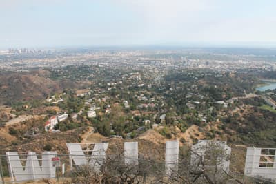 Von der Location der Cal State LA profitieren Blick über das Hollywood Sign auf die weitläufige Stadt LA