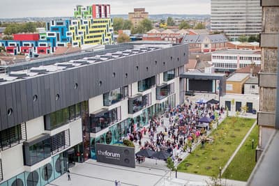 Hier findet ihr alles, was ihr während des Gap Years braucht! Campus der University of Essex