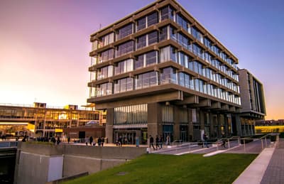 Erweitere deine Soft Skills Die Bibliothek der Uni
